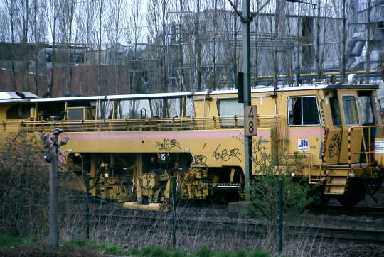 Gleisbauzug bei der Wartung