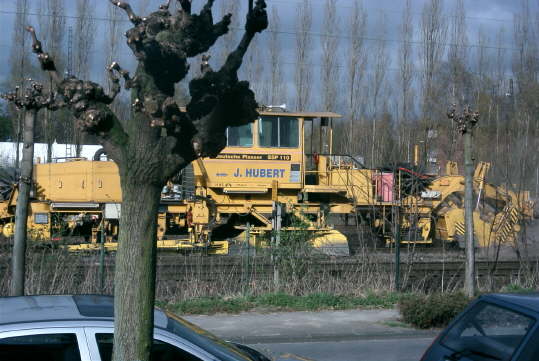 Gleisbauzug bei der Wartung